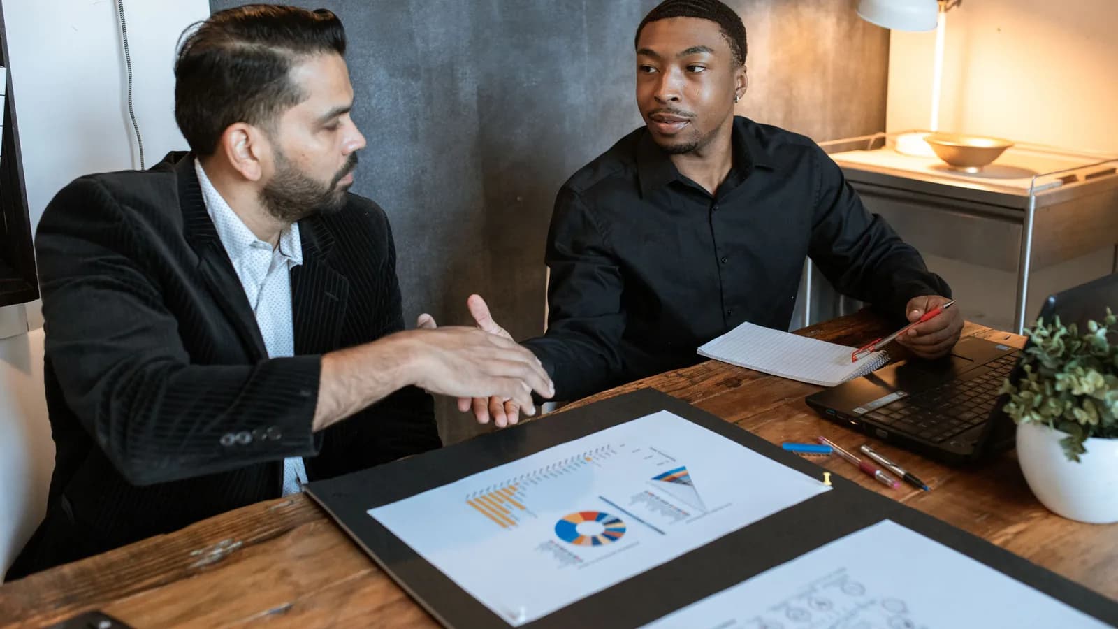 Cómo negociar el royalty y el canon de entrada con una franquicia