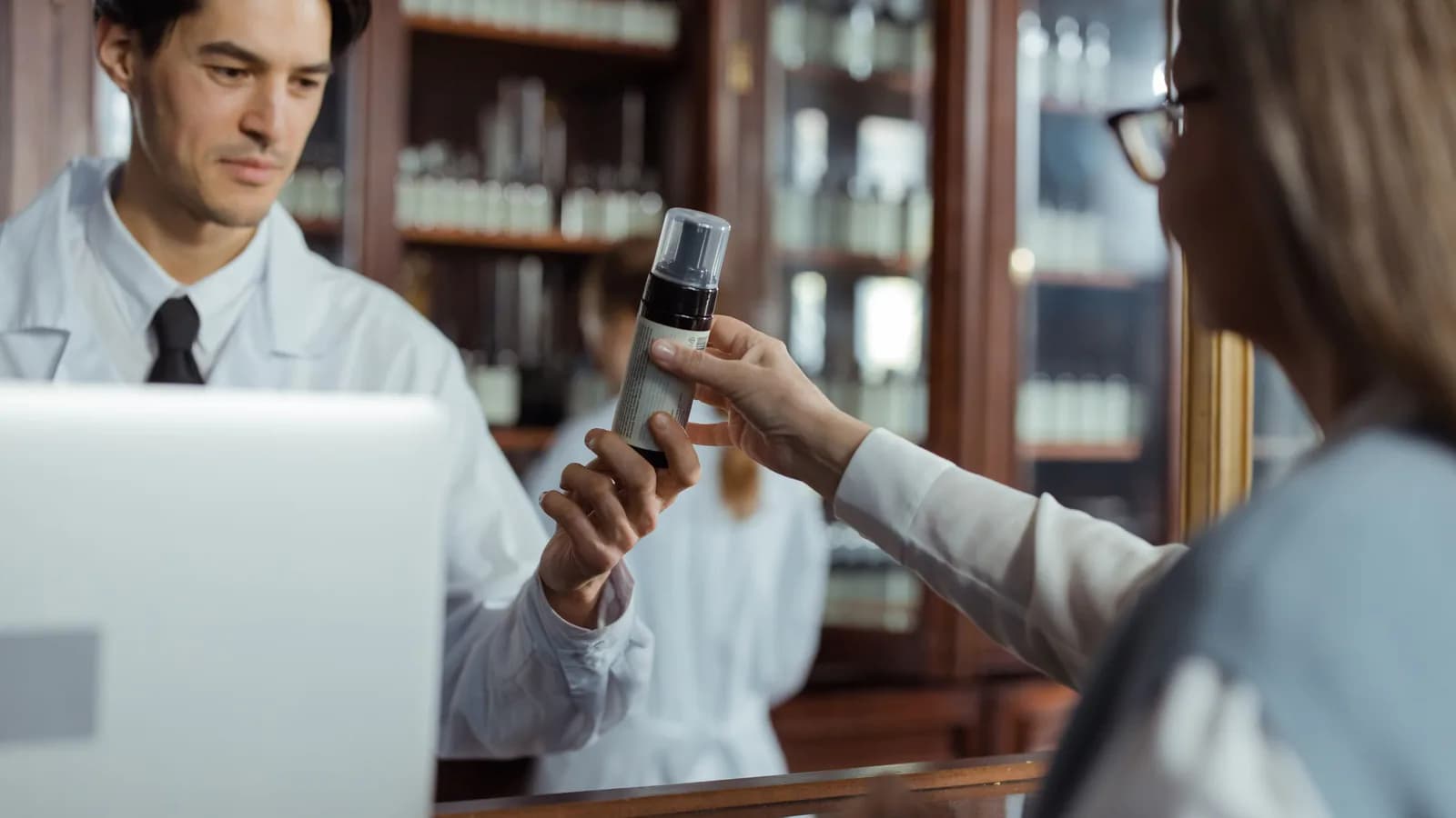 ¿Se puede franquiciar una farmacia en España?