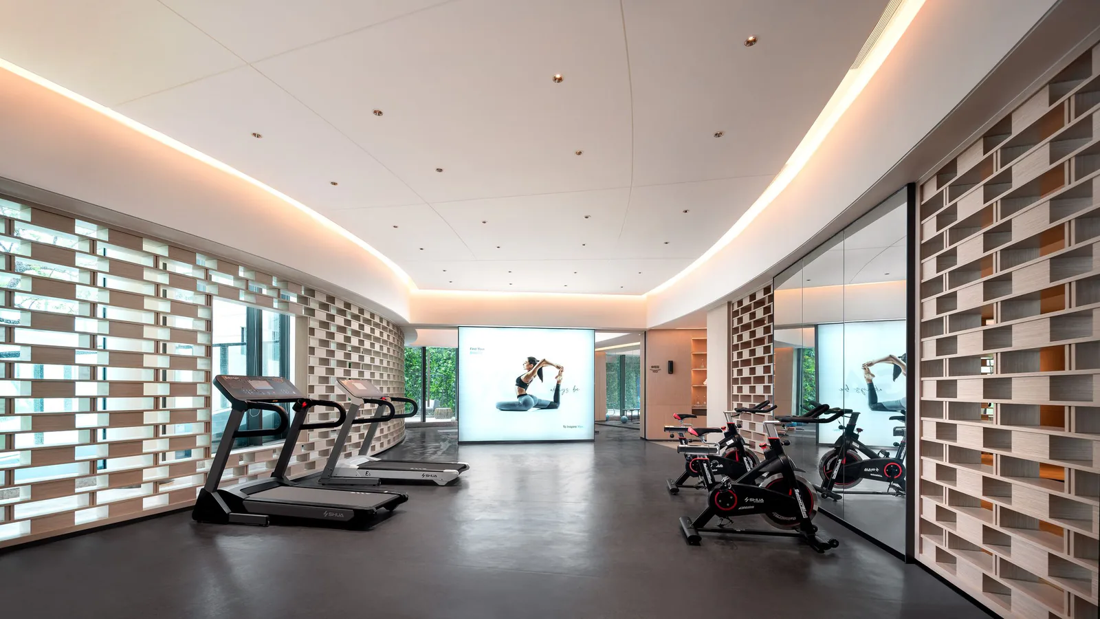 Interior moderno de gimnasio con máquinas de cardio y diseño tecnológico de última generación | ZonaFranquicia