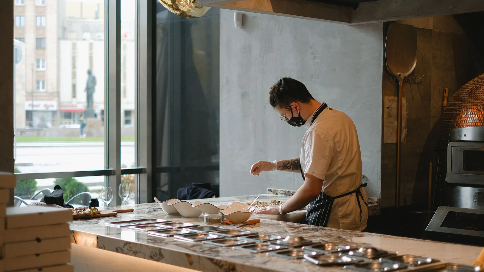 La Tagliatella llega a los 10 restaurantes en Zaragoza | ZonaFranquicia Interior de un restaurante italiano con mesas preparadas | ZonaFranquicia